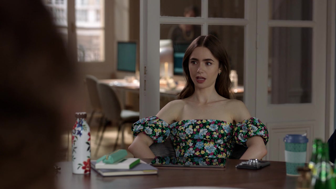 Emily_in_Paris_S01E03_Sexy_or_Sexist_720p_NF_WEB-DL_DDP5_1_x264-BTN_0762.jpg