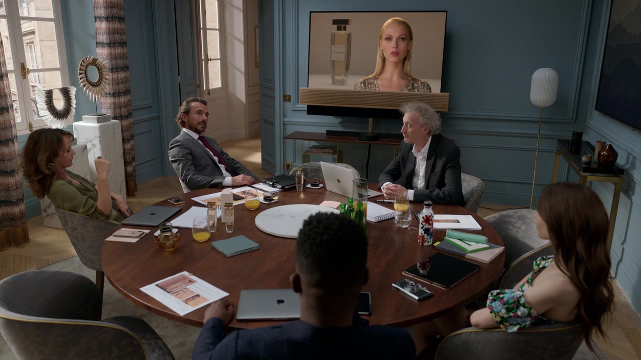 Emily_in_Paris_S01E03_Sexy_or_Sexist_720p_NF_WEB-DL_DDP5_1_x264-BTN_0777.jpg Emily_in_Paris_S01E03_Sexy_or_Sexist_720p_NF_WEB-DL_DDP5_1_x264-BTN_0777.jpg