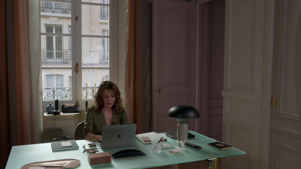 Emily_in_Paris_S01E03_Sexy_or_Sexist_720p_NF_WEB-DL_DDP5_1_x264-BTN_0793.jpg Emily_in_Paris_S01E03_Sexy_or_Sexist_720p_NF_WEB-DL_DDP5_1_x264-BTN_0793.jpg