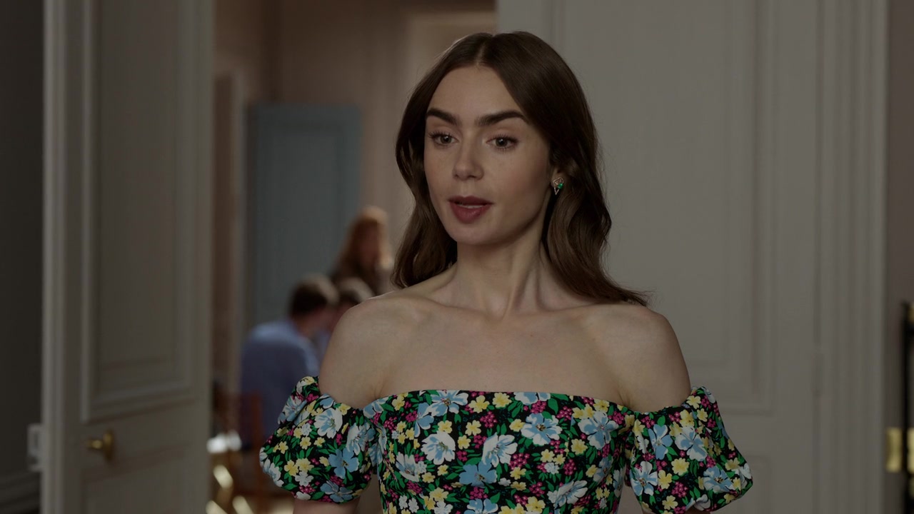 Emily_in_Paris_S01E03_Sexy_or_Sexist_720p_NF_WEB-DL_DDP5_1_x264-BTN_0805.jpg