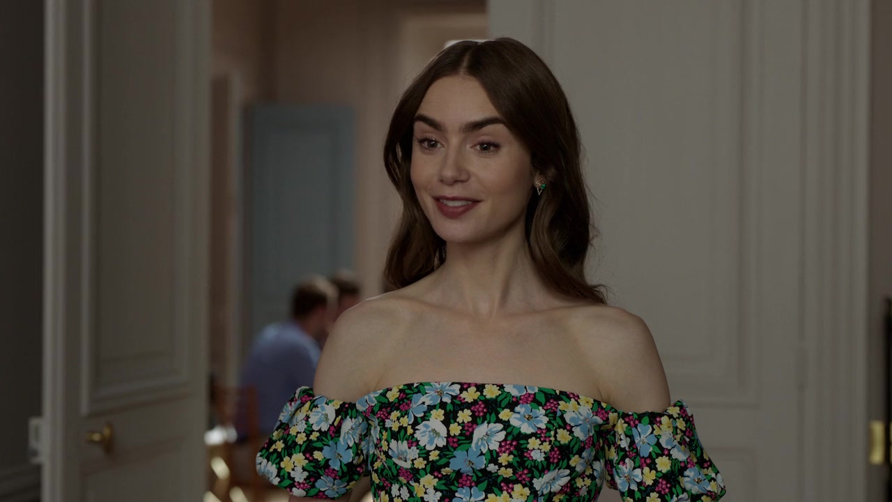 Emily_in_Paris_S01E03_Sexy_or_Sexist_720p_NF_WEB-DL_DDP5_1_x264-BTN_0810.jpg
