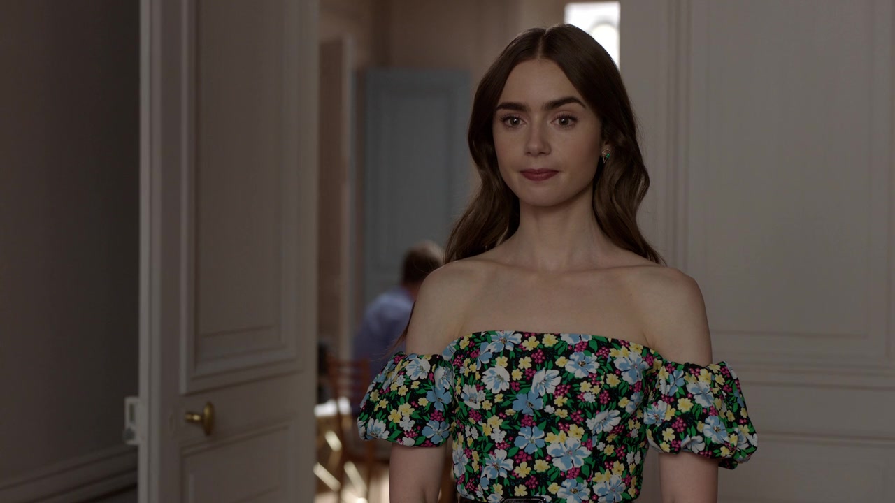 Emily_in_Paris_S01E03_Sexy_or_Sexist_720p_NF_WEB-DL_DDP5_1_x264-BTN_0836.jpg