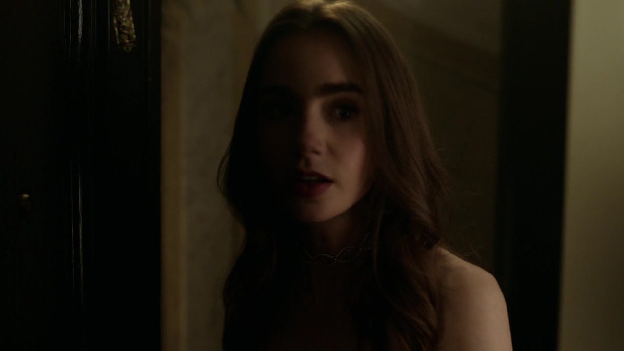 Emily_in_Paris_S01E03_Sexy_or_Sexist_720p_NF_WEB-DL_DDP5_1_x264-BTN_0851.jpg