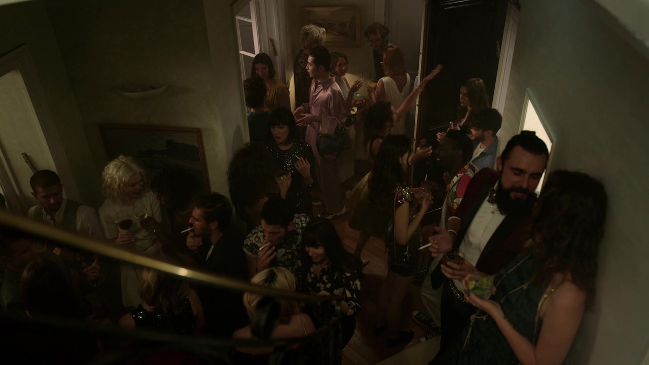 Emily_in_Paris_S01E03_Sexy_or_Sexist_720p_NF_WEB-DL_DDP5_1_x264-BTN_0852.jpg