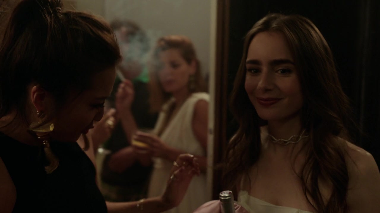 Emily_in_Paris_S01E03_Sexy_or_Sexist_720p_NF_WEB-DL_DDP5_1_x264-BTN_0854.jpg