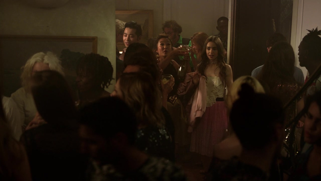 Emily_in_Paris_S01E03_Sexy_or_Sexist_720p_NF_WEB-DL_DDP5_1_x264-BTN_0855.jpg