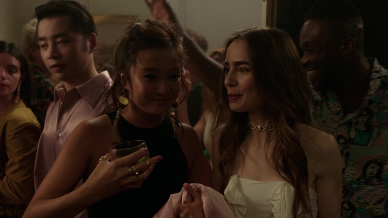 Emily_in_Paris_S01E03_Sexy_or_Sexist_720p_NF_WEB-DL_DDP5_1_x264-BTN_0858.jpg