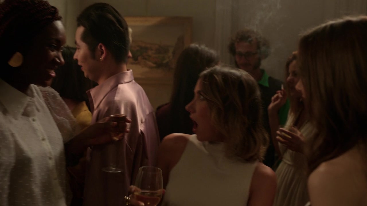 Emily_in_Paris_S01E03_Sexy_or_Sexist_720p_NF_WEB-DL_DDP5_1_x264-BTN_0875.jpg