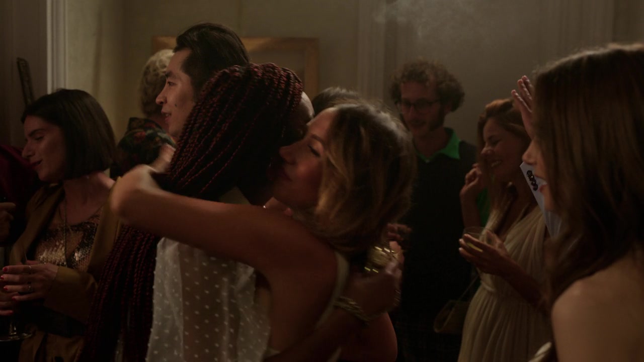 Emily_in_Paris_S01E03_Sexy_or_Sexist_720p_NF_WEB-DL_DDP5_1_x264-BTN_0876.jpg