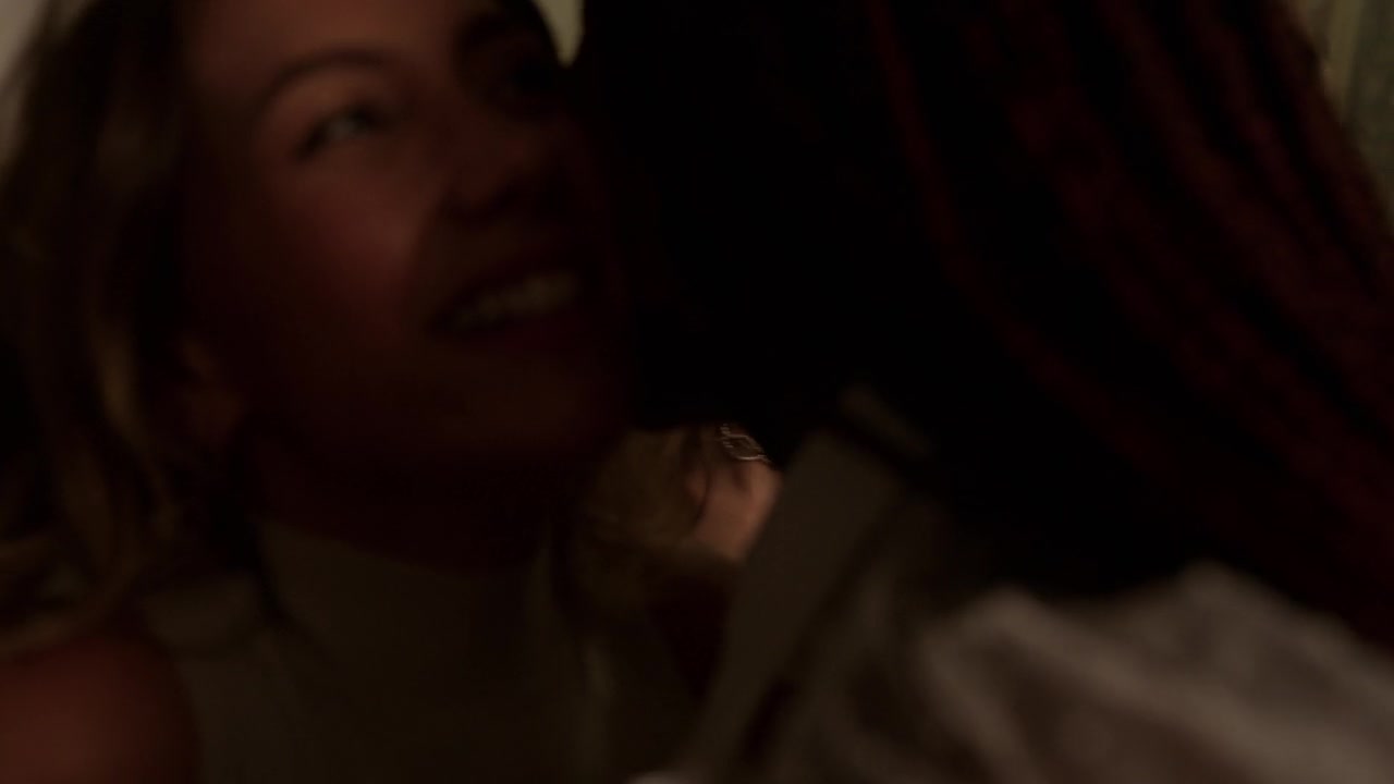 Emily_in_Paris_S01E03_Sexy_or_Sexist_720p_NF_WEB-DL_DDP5_1_x264-BTN_0877.jpg