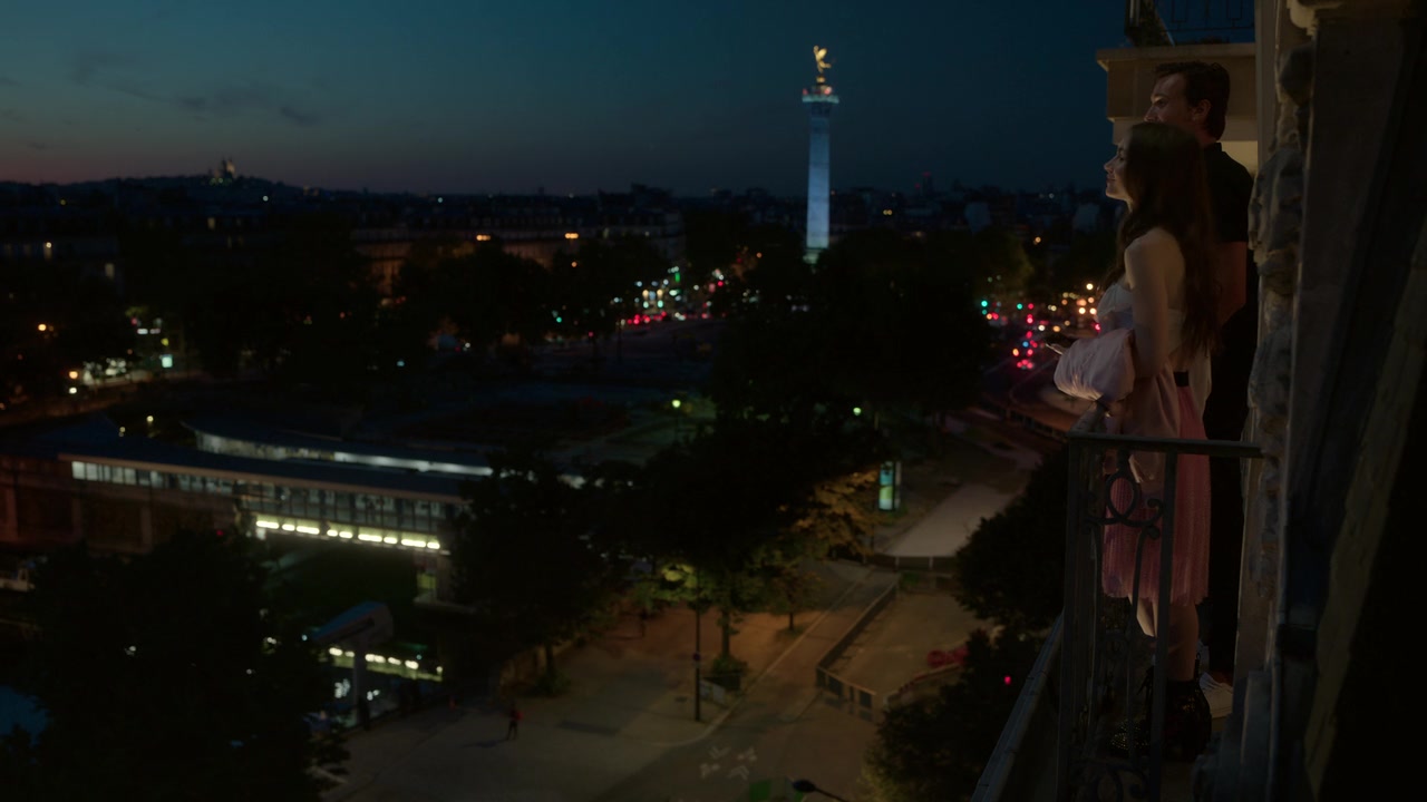 Emily_in_Paris_S01E03_Sexy_or_Sexist_720p_NF_WEB-DL_DDP5_1_x264-BTN_0909.jpg