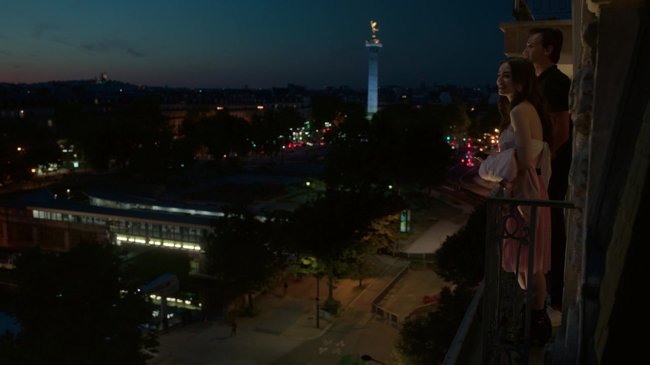 Emily_in_Paris_S01E03_Sexy_or_Sexist_720p_NF_WEB-DL_DDP5_1_x264-BTN_0910.jpg