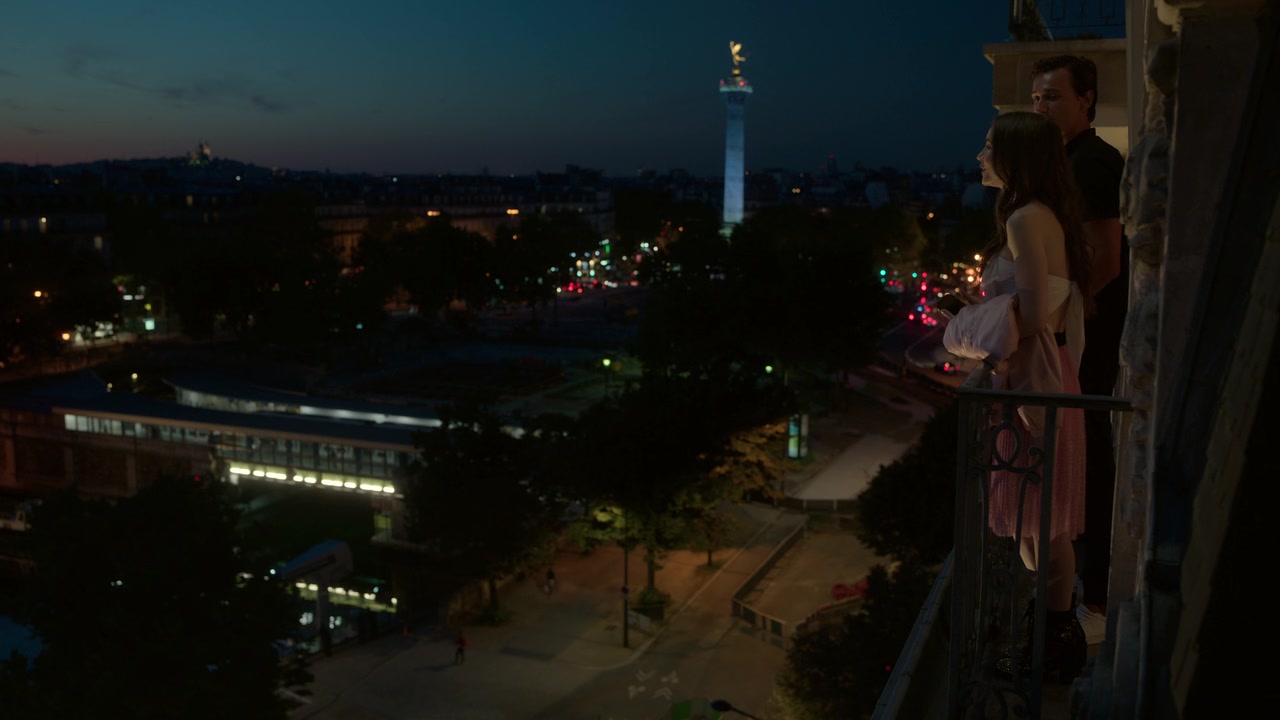 Emily_in_Paris_S01E03_Sexy_or_Sexist_720p_NF_WEB-DL_DDP5_1_x264-BTN_0911.jpg