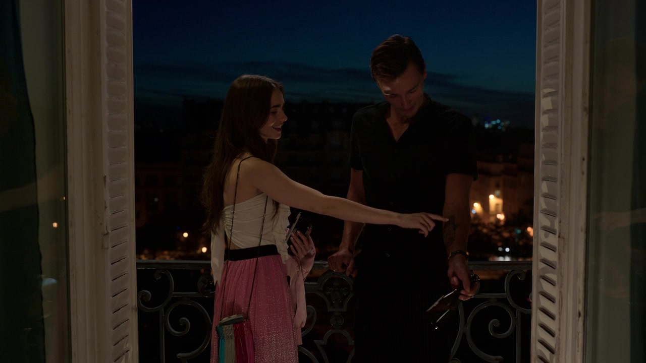 Emily_in_Paris_S01E03_Sexy_or_Sexist_720p_NF_WEB-DL_DDP5_1_x264-BTN_0941.jpg