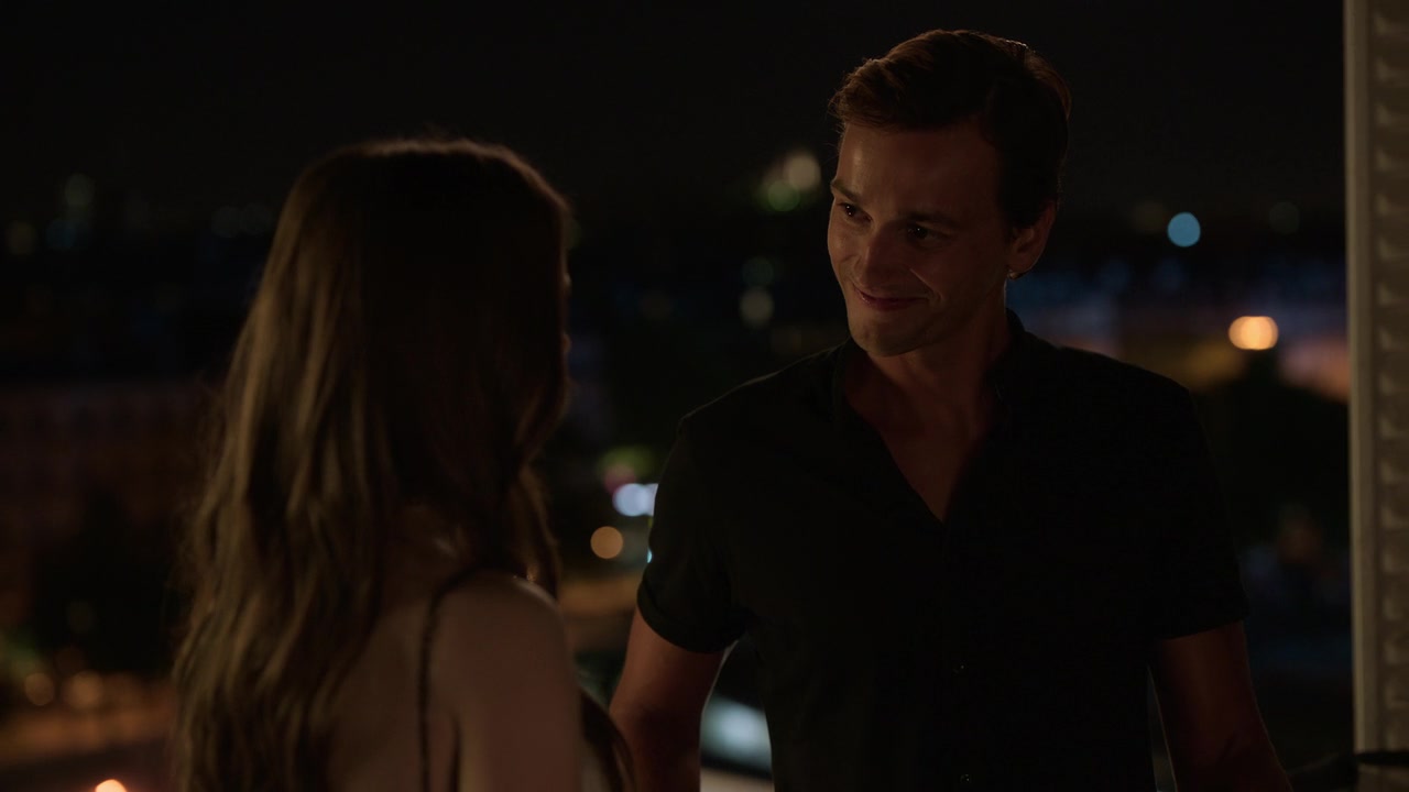Emily_in_Paris_S01E03_Sexy_or_Sexist_720p_NF_WEB-DL_DDP5_1_x264-BTN_0946.jpg