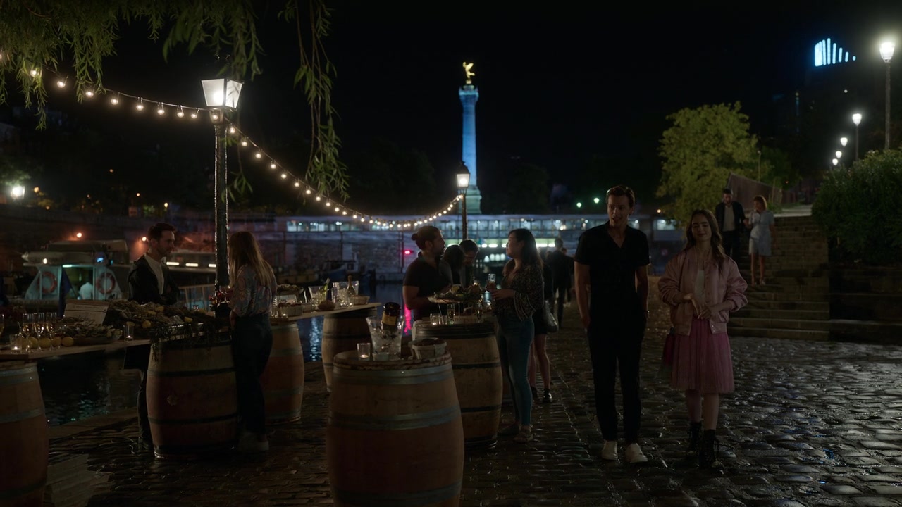Emily_in_Paris_S01E03_Sexy_or_Sexist_720p_NF_WEB-DL_DDP5_1_x264-BTN_0957.jpg Emily_in_Paris_S01E03_Sexy_or_Sexist_720p_NF_WEB-DL_DDP5_1_x264-BTN_0957.jpg