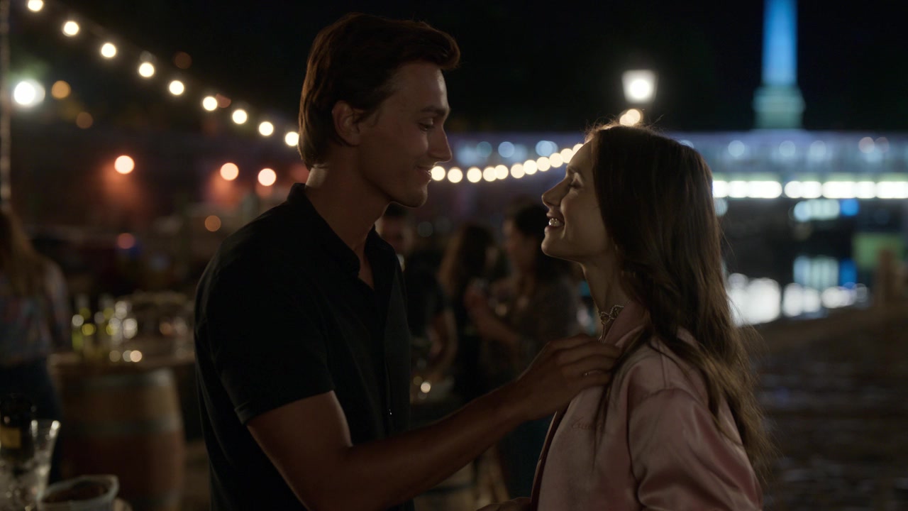 Emily_in_Paris_S01E03_Sexy_or_Sexist_720p_NF_WEB-DL_DDP5_1_x264-BTN_0977.jpg