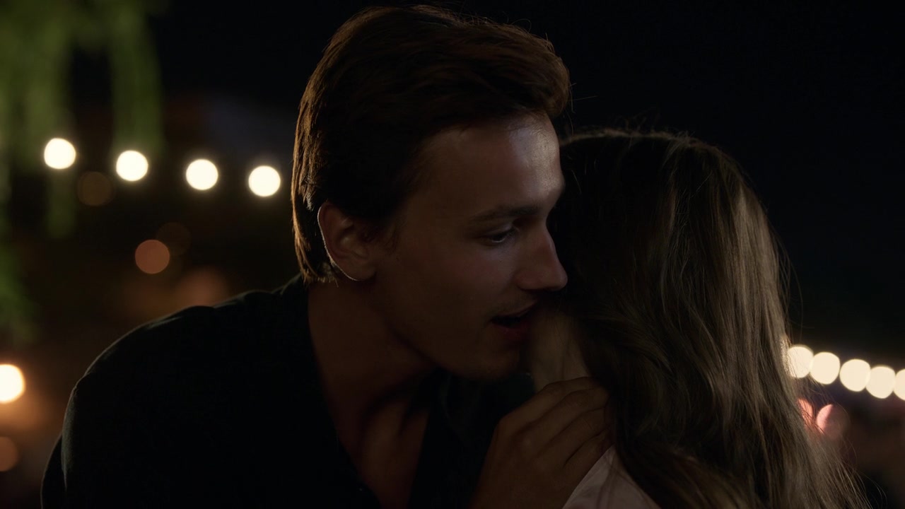 Emily_in_Paris_S01E03_Sexy_or_Sexist_720p_NF_WEB-DL_DDP5_1_x264-BTN_0984.jpg