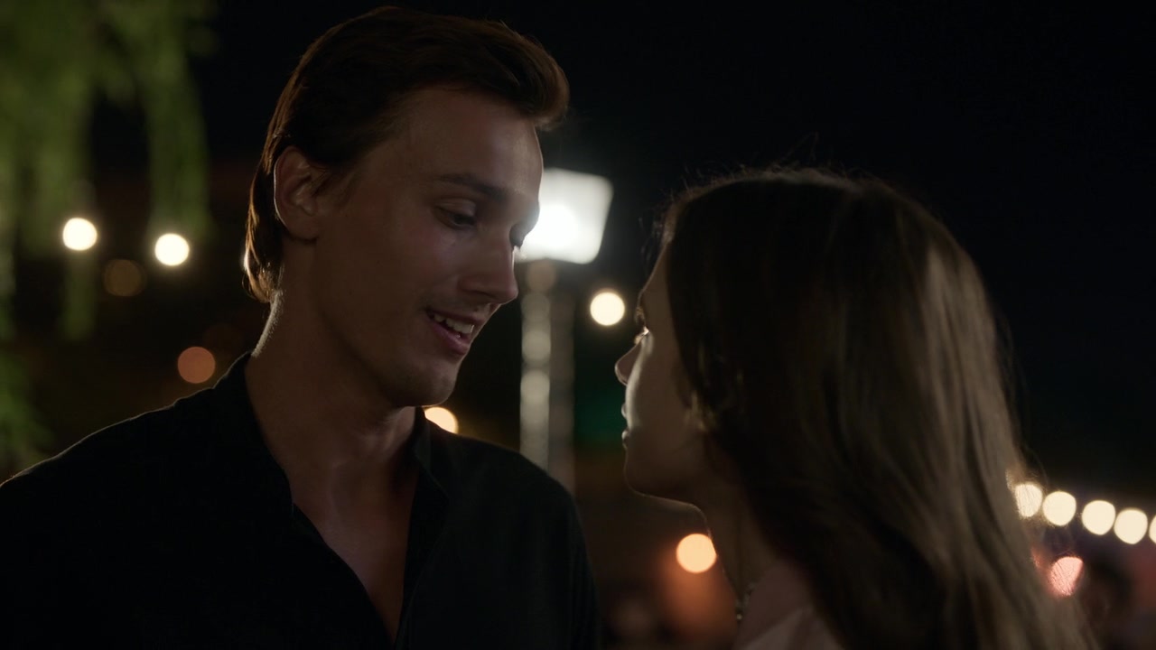 Emily_in_Paris_S01E03_Sexy_or_Sexist_720p_NF_WEB-DL_DDP5_1_x264-BTN_0987.jpg