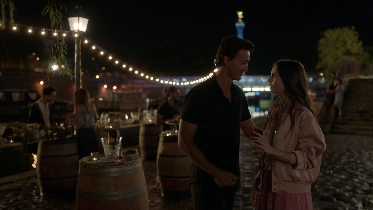 Emily_in_Paris_S01E03_Sexy_or_Sexist_720p_NF_WEB-DL_DDP5_1_x264-BTN_0991.jpg