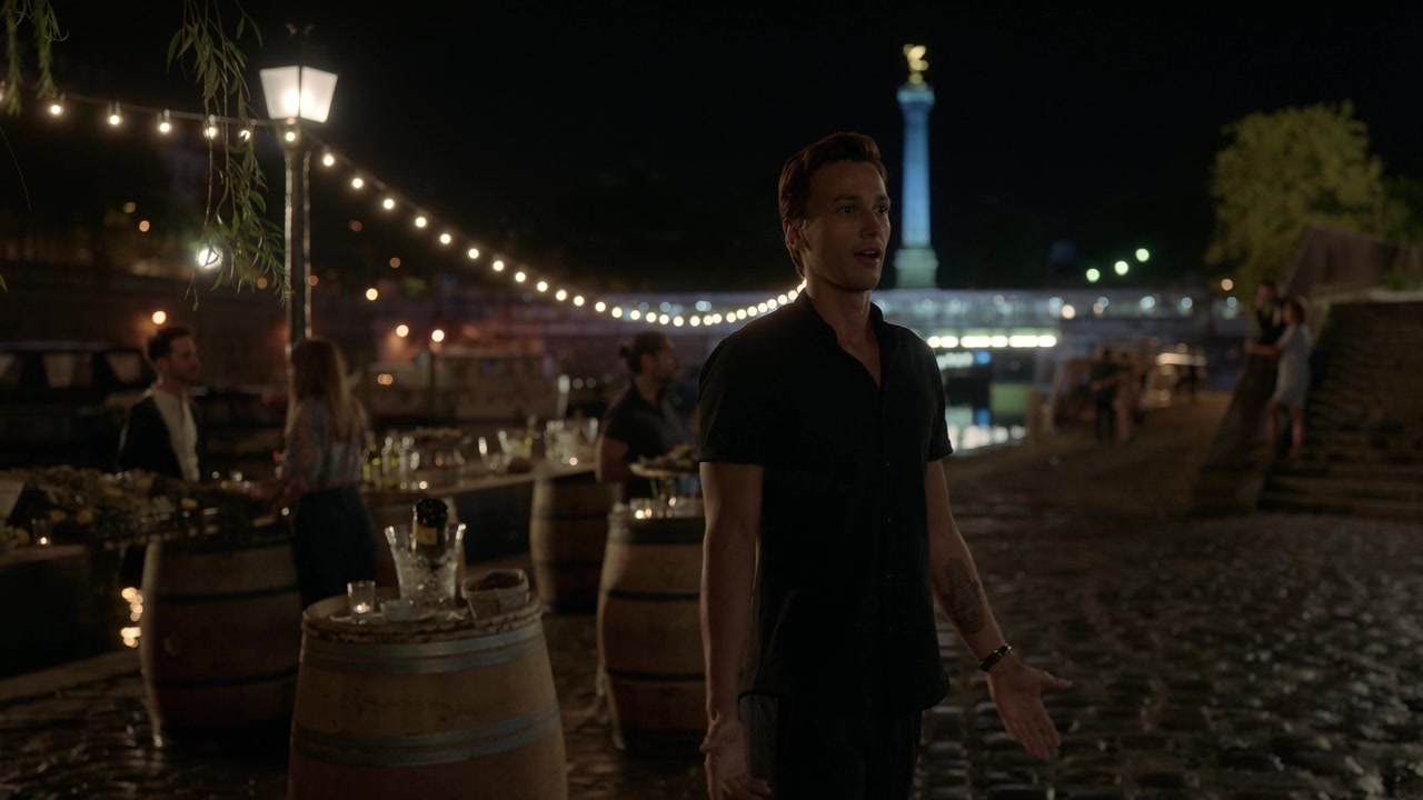 Emily_in_Paris_S01E03_Sexy_or_Sexist_720p_NF_WEB-DL_DDP5_1_x264-BTN_0996.jpg