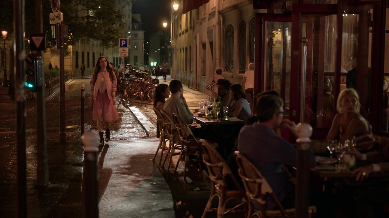 Emily_in_Paris_S01E03_Sexy_or_Sexist_720p_NF_WEB-DL_DDP5_1_x264-BTN_0997.jpg Emily_in_Paris_S01E03_Sexy_or_Sexist_720p_NF_WEB-DL_DDP5_1_x264-BTN_0997.jpg