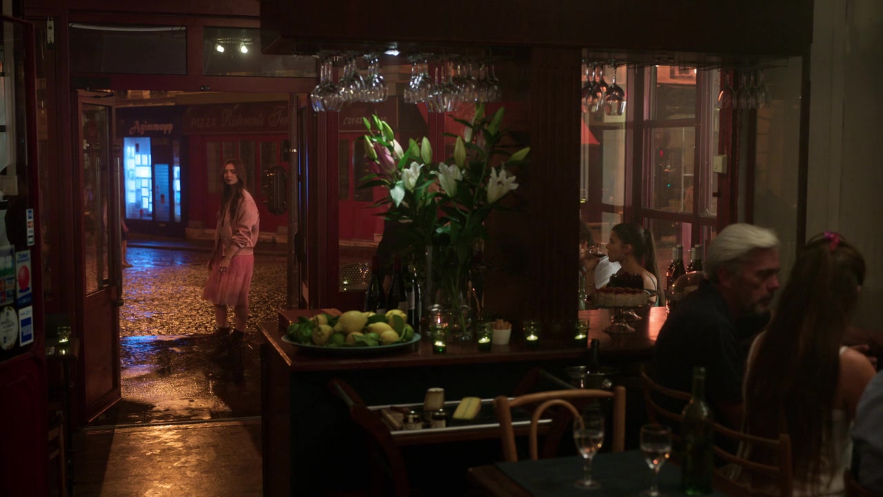 Emily_in_Paris_S01E03_Sexy_or_Sexist_720p_NF_WEB-DL_DDP5_1_x264-BTN_1000.jpg