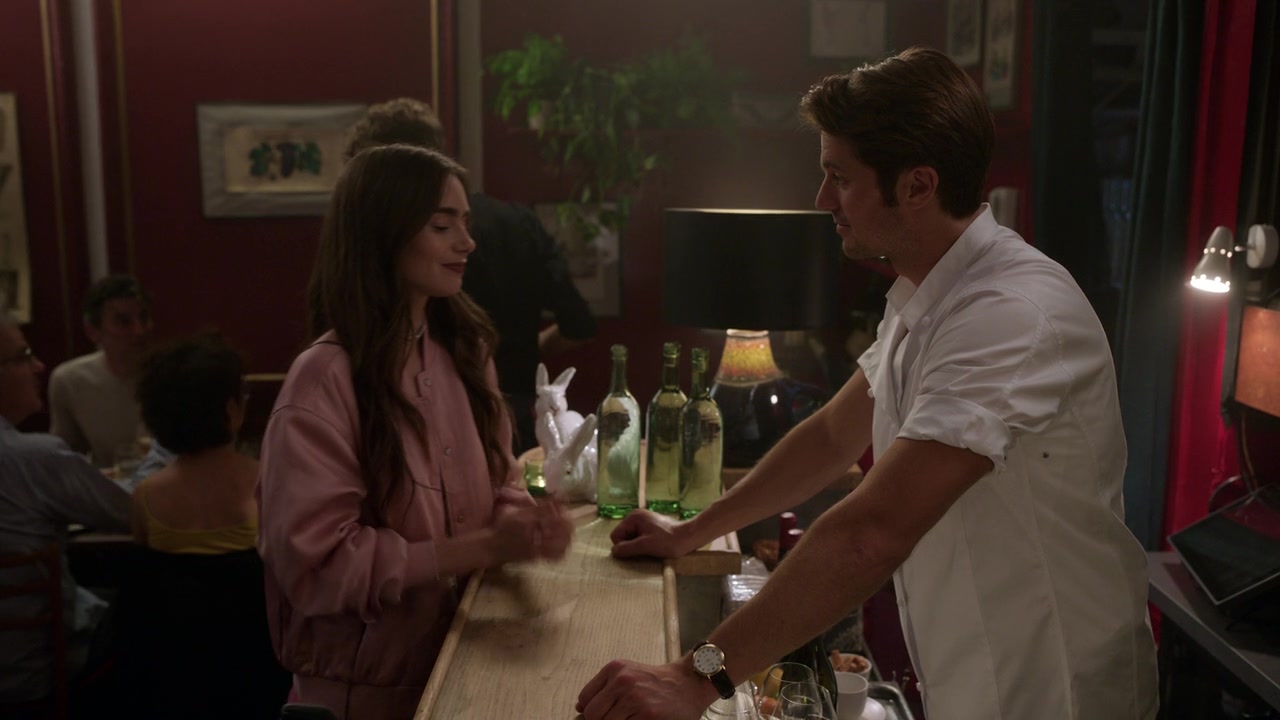 Emily_in_Paris_S01E03_Sexy_or_Sexist_720p_NF_WEB-DL_DDP5_1_x264-BTN_1009.jpg