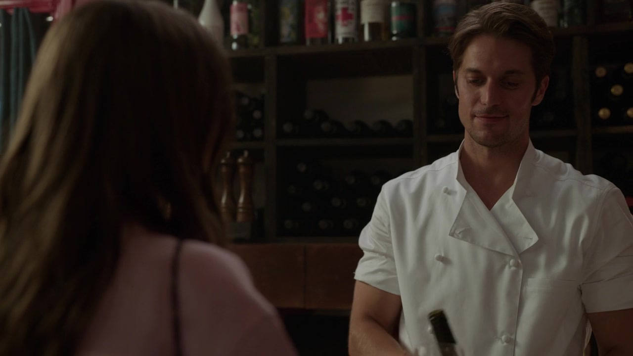Emily_in_Paris_S01E03_Sexy_or_Sexist_720p_NF_WEB-DL_DDP5_1_x264-BTN_1016.jpg