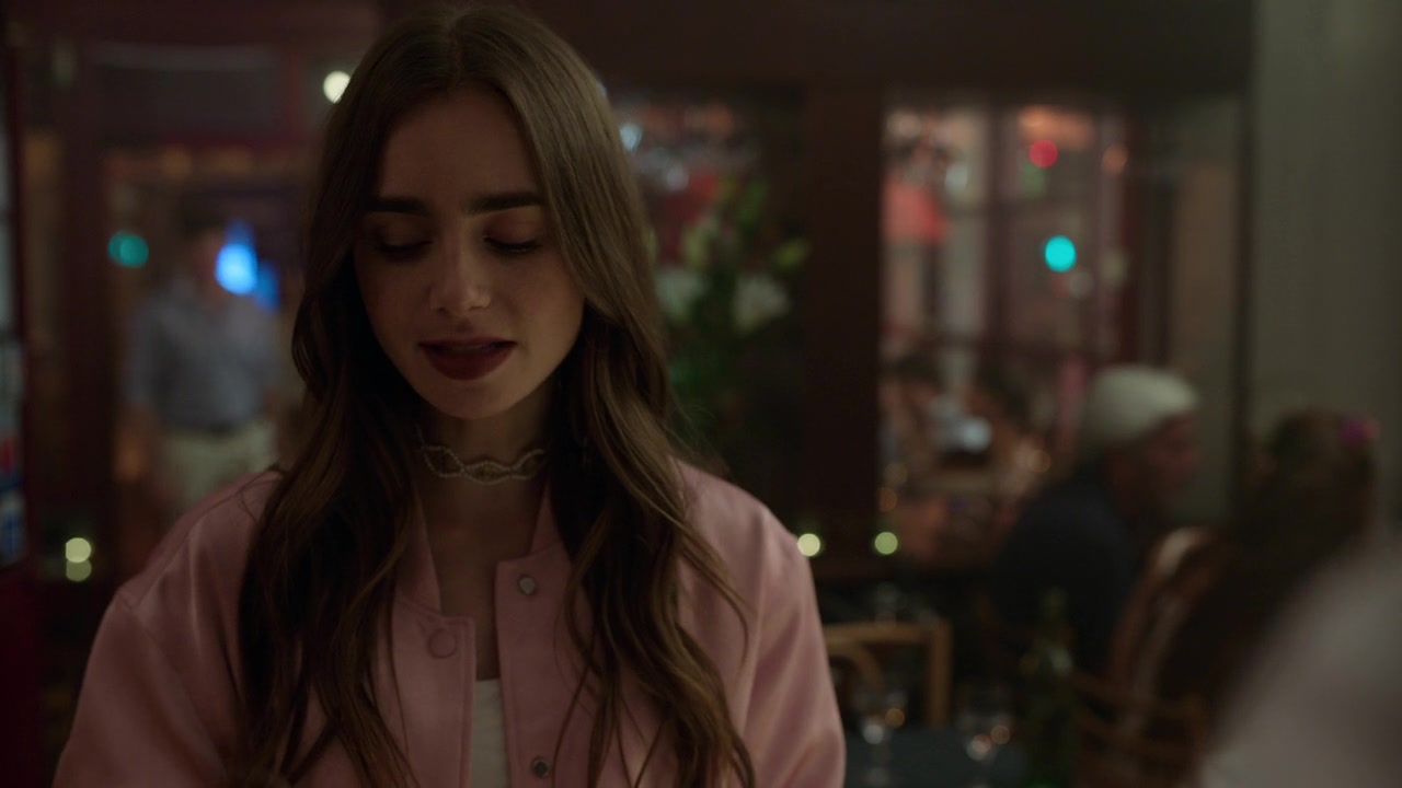 Emily_in_Paris_S01E03_Sexy_or_Sexist_720p_NF_WEB-DL_DDP5_1_x264-BTN_1020.jpg