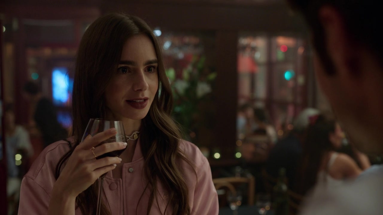 Emily_in_Paris_S01E03_Sexy_or_Sexist_720p_NF_WEB-DL_DDP5_1_x264-BTN_1031.jpg