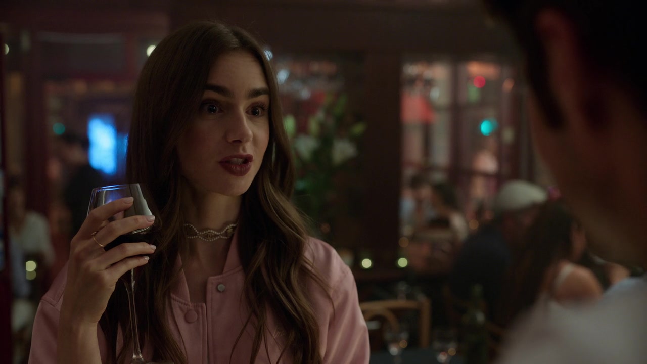 Emily_in_Paris_S01E03_Sexy_or_Sexist_720p_NF_WEB-DL_DDP5_1_x264-BTN_1032.jpg