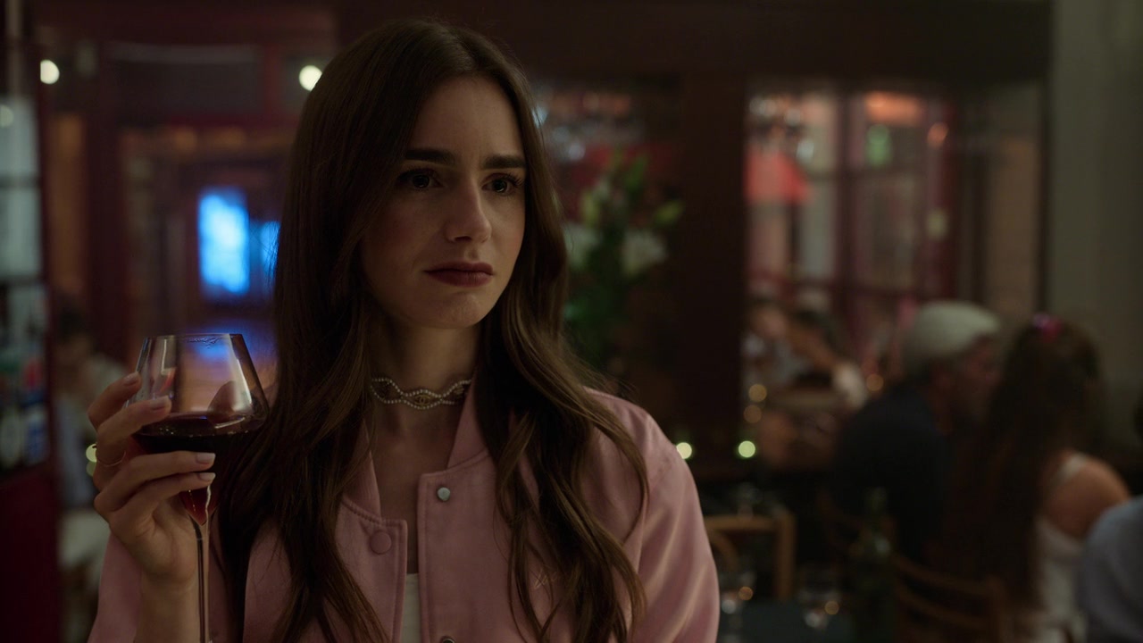 Emily_in_Paris_S01E03_Sexy_or_Sexist_720p_NF_WEB-DL_DDP5_1_x264-BTN_1045.jpg