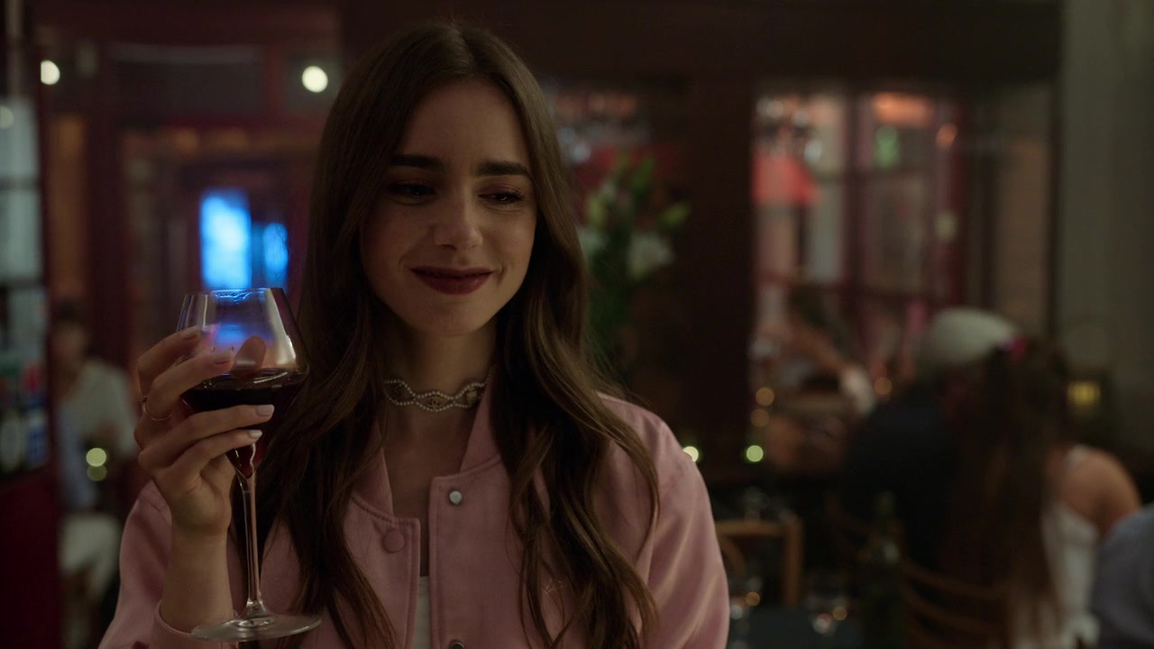 Emily_in_Paris_S01E03_Sexy_or_Sexist_720p_NF_WEB-DL_DDP5_1_x264-BTN_1047.jpg