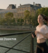 Emily_in_Paris_S01E03_Sexy_or_Sexist_720p_NF_WEB-DL_DDP5_1_x264-BTN_0017.jpg