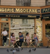 Emily_in_Paris_S01E03_Sexy_or_Sexist_720p_NF_WEB-DL_DDP5_1_x264-BTN_0088.jpg