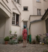 Emily_in_Paris_S01E03_Sexy_or_Sexist_720p_NF_WEB-DL_DDP5_1_x264-BTN_0131.jpg