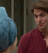 Emily_in_Paris_S01E03_Sexy_or_Sexist_720p_NF_WEB-DL_DDP5_1_x264-BTN_0156.jpg