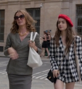 Emily_in_Paris_S01E03_Sexy_or_Sexist_720p_NF_WEB-DL_DDP5_1_x264-BTN_0234.jpg