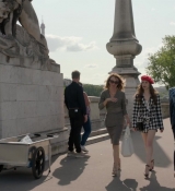 Emily_in_Paris_S01E03_Sexy_or_Sexist_720p_NF_WEB-DL_DDP5_1_x264-BTN_0300.jpg