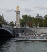 Emily_in_Paris_S01E03_Sexy_or_Sexist_720p_NF_WEB-DL_DDP5_1_x264-BTN_0336.jpg
