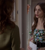Emily_in_Paris_S01E03_Sexy_or_Sexist_720p_NF_WEB-DL_DDP5_1_x264-BTN_0659.jpg