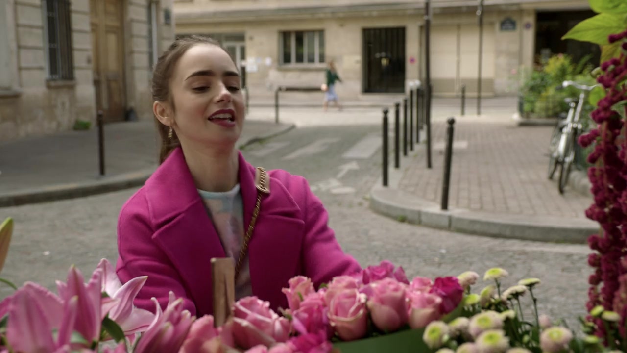 Emily_in_Paris_S01E04_A_Kiss_Is_Just_A_Kiss_720p_NF_WEB-DL_DDP5_1_x264-BTN_0020.jpg