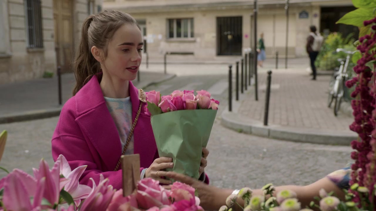 Emily_in_Paris_S01E04_A_Kiss_Is_Just_A_Kiss_720p_NF_WEB-DL_DDP5_1_x264-BTN_0022.jpg