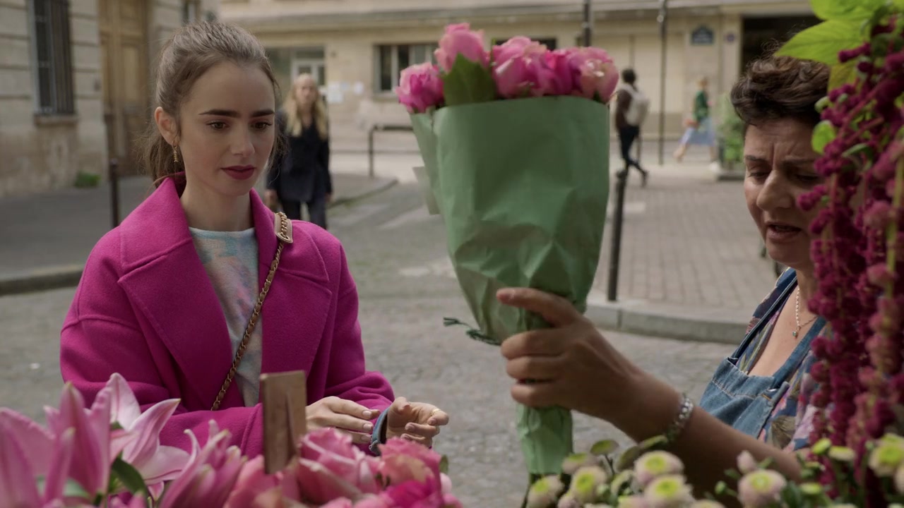 Emily_in_Paris_S01E04_A_Kiss_Is_Just_A_Kiss_720p_NF_WEB-DL_DDP5_1_x264-BTN_0023.jpg