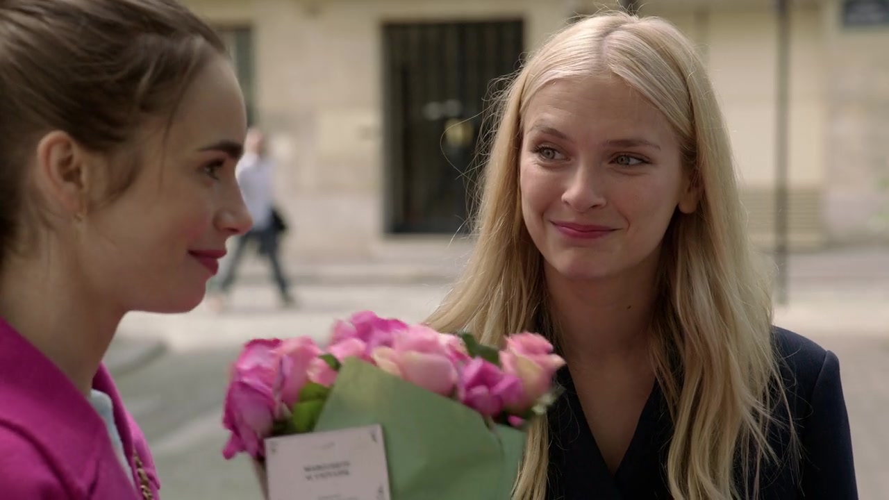 Emily_in_Paris_S01E04_A_Kiss_Is_Just_A_Kiss_720p_NF_WEB-DL_DDP5_1_x264-BTN_0041.jpg