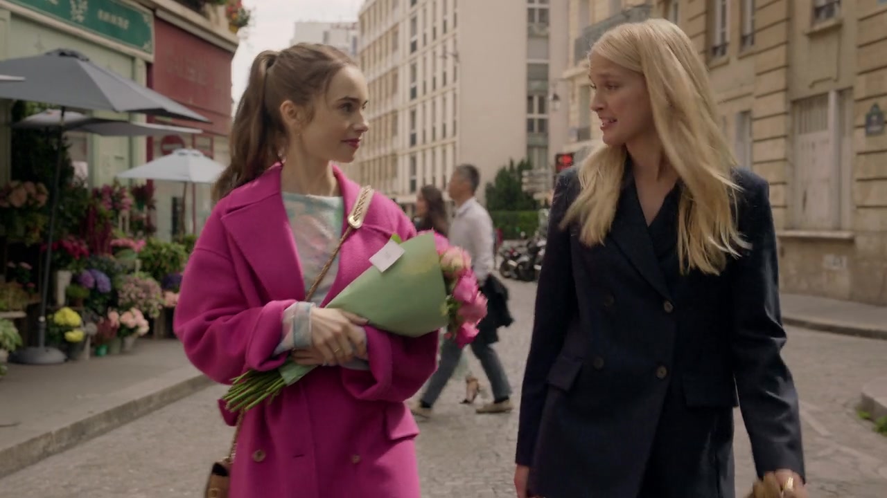 Emily_in_Paris_S01E04_A_Kiss_Is_Just_A_Kiss_720p_NF_WEB-DL_DDP5_1_x264-BTN_0056.jpg
