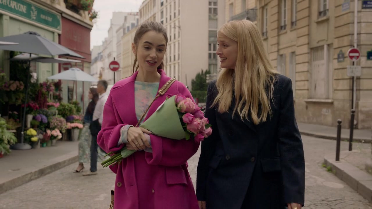 Emily_in_Paris_S01E04_A_Kiss_Is_Just_A_Kiss_720p_NF_WEB-DL_DDP5_1_x264-BTN_0057.jpg