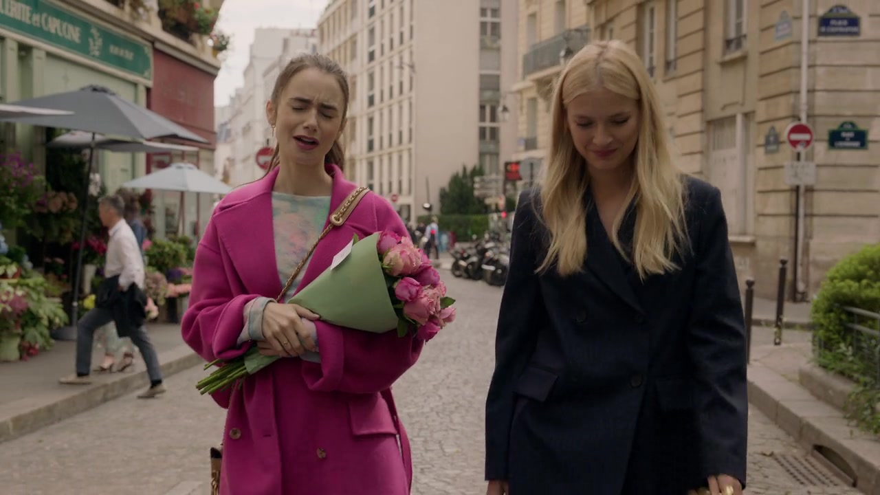 Emily_in_Paris_S01E04_A_Kiss_Is_Just_A_Kiss_720p_NF_WEB-DL_DDP5_1_x264-BTN_0058.jpg