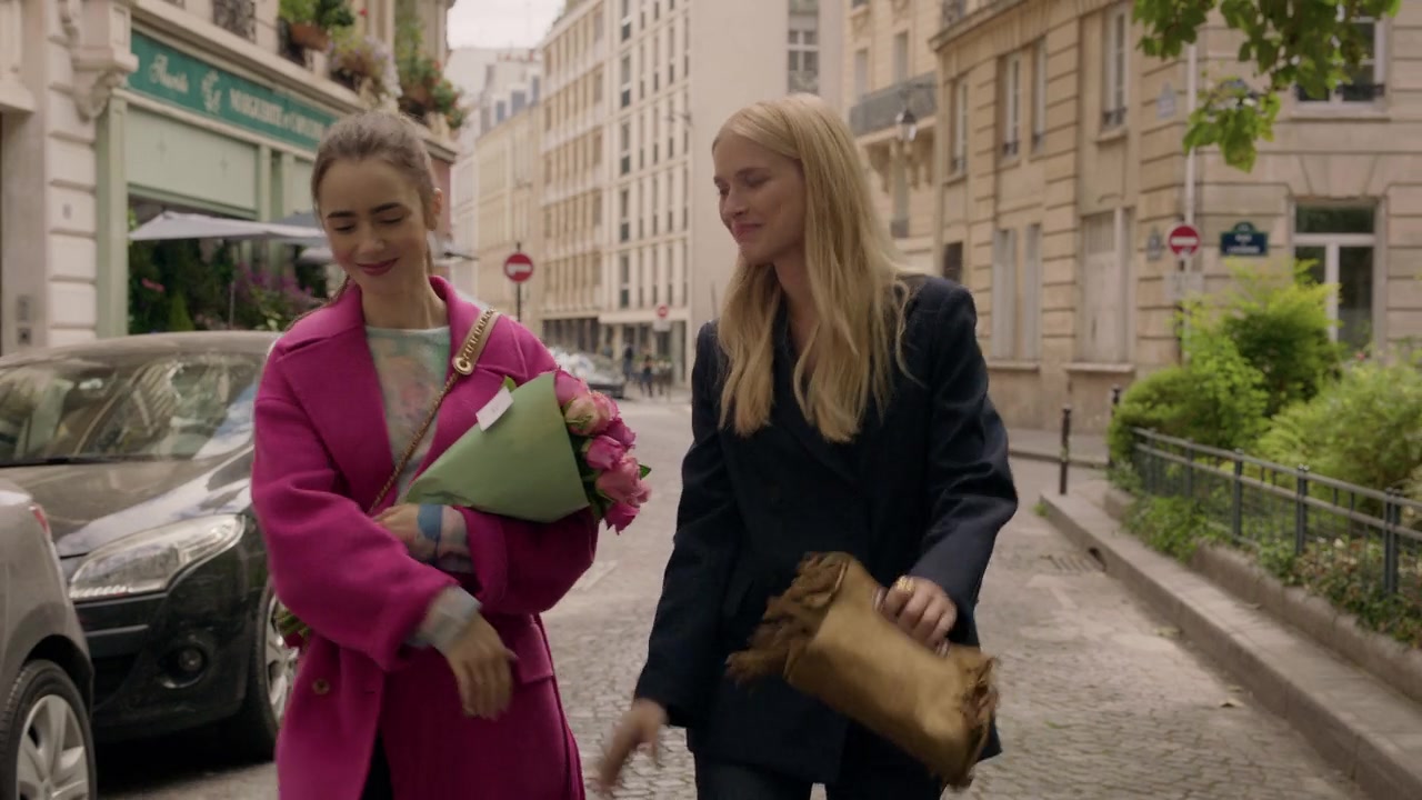 Emily_in_Paris_S01E04_A_Kiss_Is_Just_A_Kiss_720p_NF_WEB-DL_DDP5_1_x264-BTN_0063.jpg